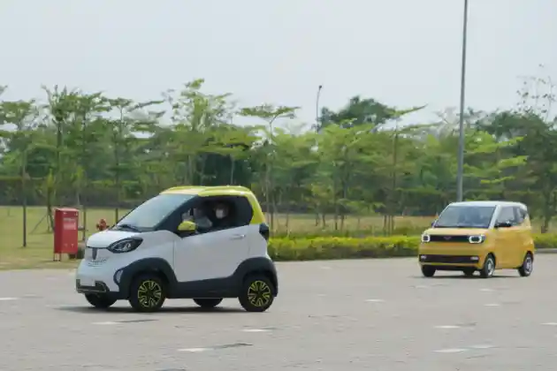 Foto - Tiga Menteri Jokowi Kunjungi Wuling. Kode Keras Era Mobil Listrik Indonesia