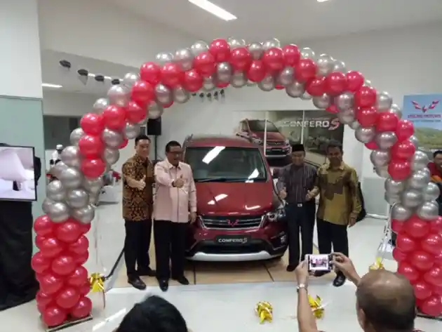 Foto - Dealer Wuling Resmi Berdiri di Pekanbaru, Berapa Harga Confero Termurah?