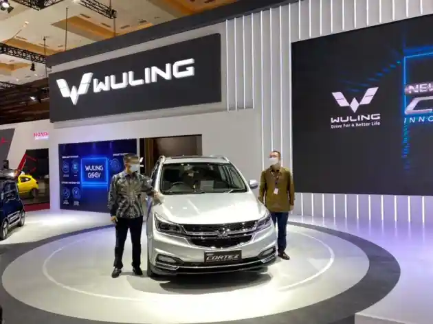 Foto - Wuling Pamerkan New Cortez Di Ajang IIMS Hybrid 2022