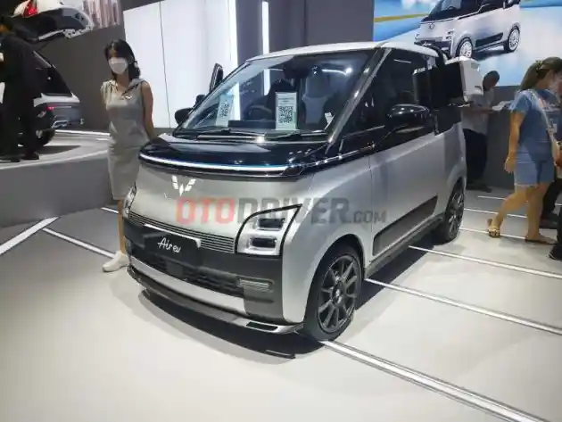 Foto - Wuling Hadir Full Team di Ajang IIMS 2023