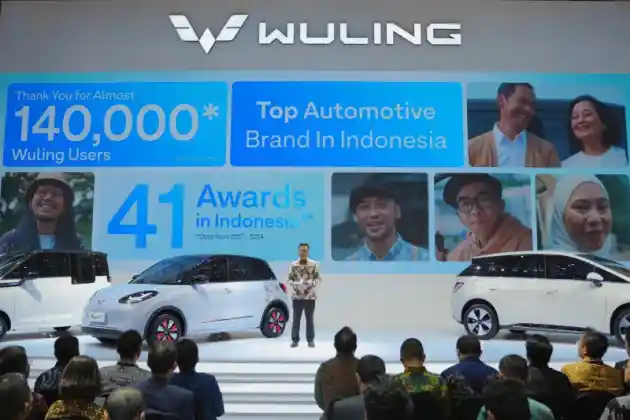 Foto - Tujuh Tahun Di Indonesia Wuling Telah Produksi Ratusan Ribu Mobil