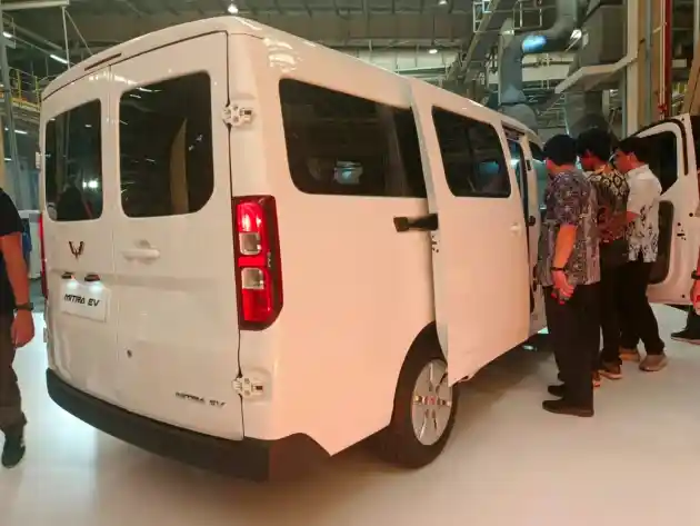 Foto - Beberapa Keunggulan Mitra EV, Mobil Niaga Bertenaga Listrik Pertama Wuling Motors