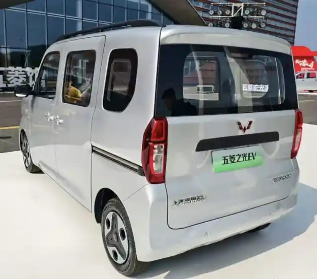 Foto - Wuling Resmi Perkenalkan Van Listrik Bergaya Kei Car Di Cina