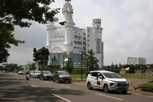 Foto - X-Moc Bikin Serpong Jadi Lautan Mitsubishi Xpander