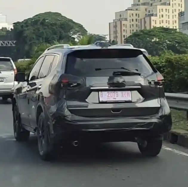 Foto - SPY SHOT: Nissan X-Trail Facelift Tertangkap Lagi di Indonesia