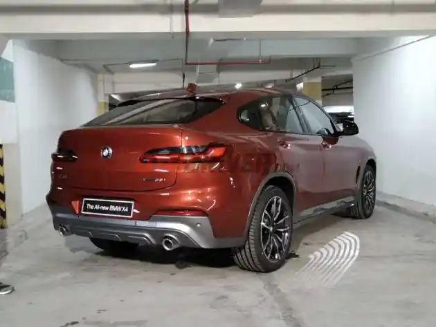 Foto - Komparasi BMW X4 VS Mercedes-Benz GLC 300 Coupe