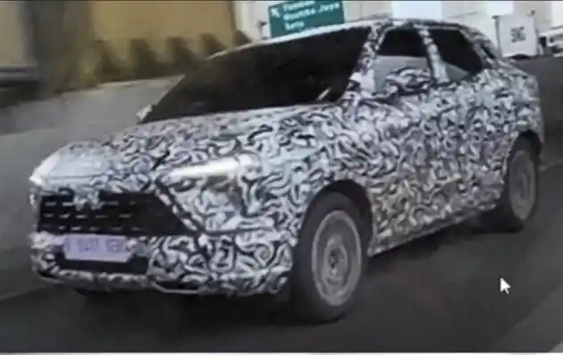 Foto - SUV Misterius Mitsubishi akan Jadi Rival HR-V. Punya Opsi 7 Seater