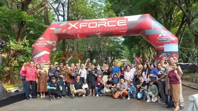 Foto - Mitsubishi XForce Resmi Telah Sampai Ke Tangan Konsumen Pertamanya