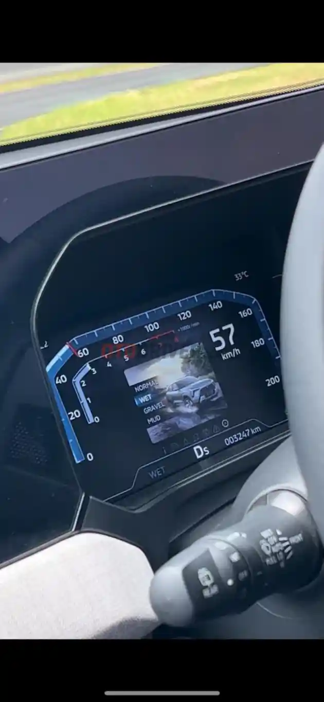 Foto - Mode Wet Pada Mitsubishi XForce Bikin Mobil Mudah Lewati Genangan Air