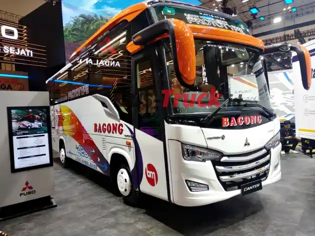 Foto - GIIAS 2024: Tampilan Medium Bus Makin Maksimum