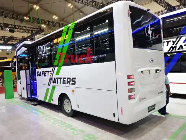 Foto - GIIAS 2024: Tampilan Medium Bus Makin Maksimum