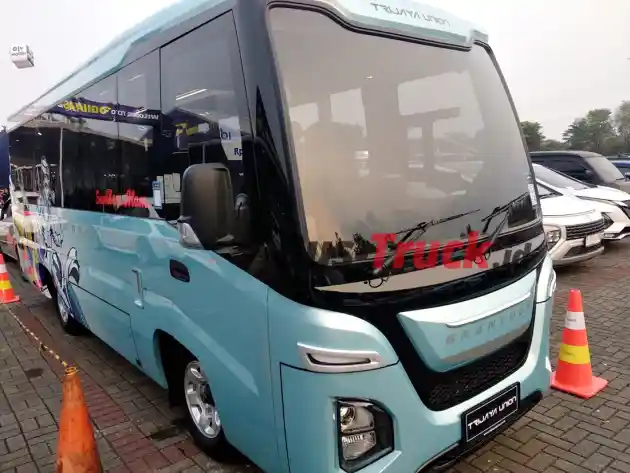 Foto - GIIAS 2024: Tampilan Medium Bus Makin Maksimum