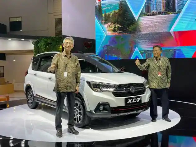 Foto - Suzuki Merilis XL7 Alpha FF Terbaru di IIMS Dijual Rp 294,2 Juta