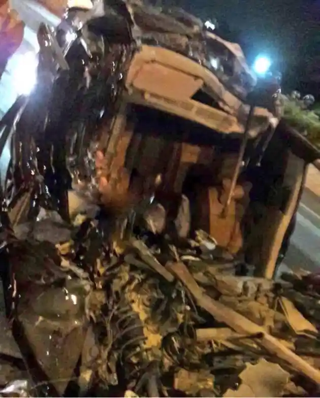 Foto - Sebuah Mitsubishi Xpander Kecelakaan Hebat di Tol, Korban Tewas