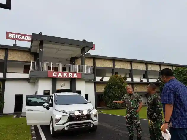 Foto - Anggota Marinir TNI AL Berprestasi Perkuat Komunitas Mitsubishi Xpander