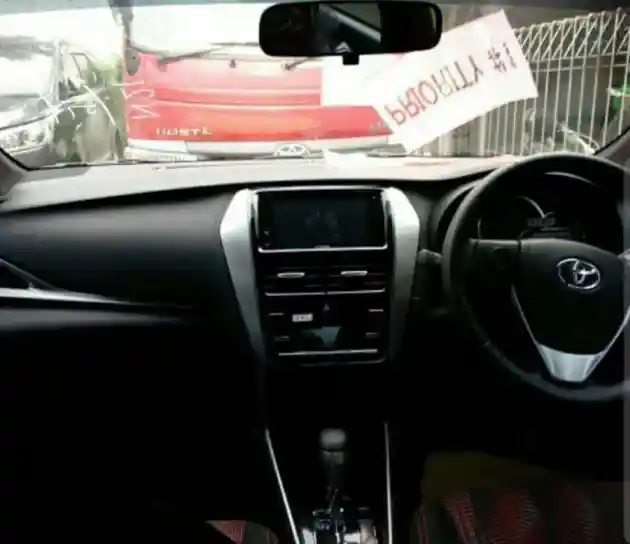 Foto - SPY SHOT: Wujud Utuh Yaris Generasi Terbaru di Indonesia (12 Foto)