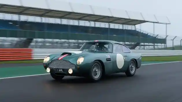 Foto - Aston Martin Bangkitkan Mobil Balap Tahun 60-an