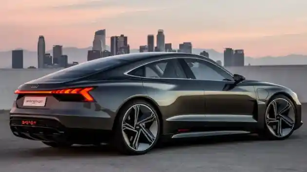 Foto - Audi Meluncurkan Mobil Listrik Berperforma Tinggi Lawan Mercedes EQC dan Jaguar I-Pace
