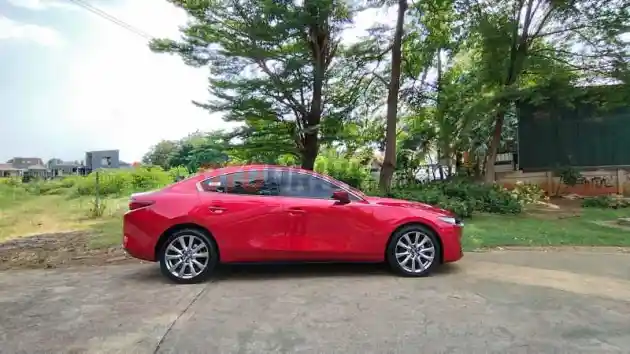 Foto - Mazda 3 Sedan, Rasa Premium Dengan Harga Lebih Terjangkau