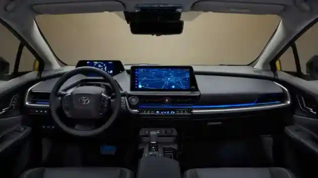 Foto - Toyota Prius Generasi Terbaru Resmi Debut Dunia