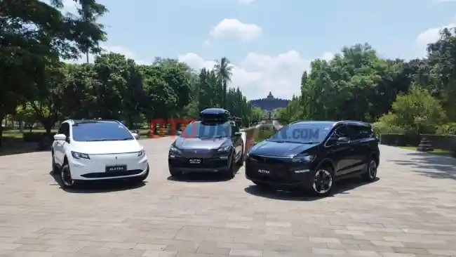 Berita - Beberapa Keunggulan Aletra L8, Kabin Terbesar Di Kelasnya Dan Bisa Didorong Saat Parkir Paralel