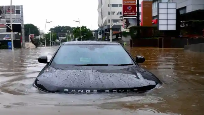 Berita - Kasus Mobil Mogok Naik 40% di Musim Hujan, Layanan Darurat 24 Jam Jadi Solusi