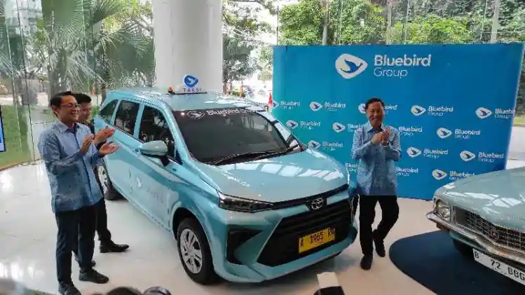 Toyota New Transmover Resmi Jadi Armada Blue Bird