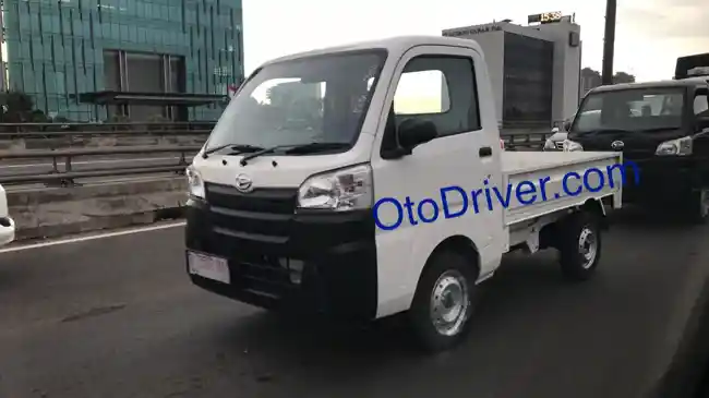 Spy Shot Daihatsu Hi Max Kepergok Di Tol Jakarta