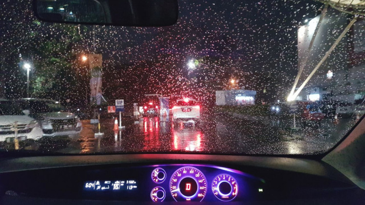 63+ Gambar Air Hujan Di Kaca Mobil Kekinian