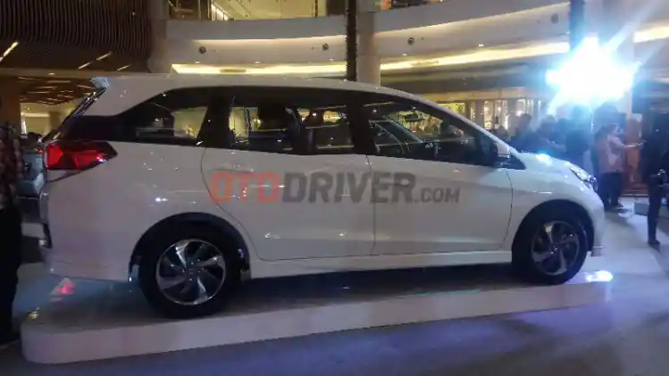 Perbandingan Harga  Mobilio  Facelift  dengan All New Livina