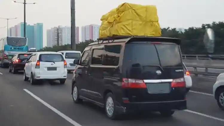 Susunan Bangku Standar Mobil  Adalah  yang Teraman Bukan 