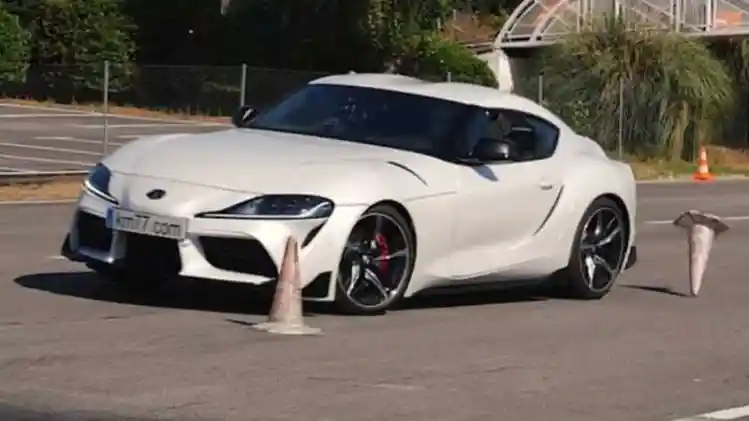 Video Seberapa Hebat Toyota Supra Hadapi Moose Test