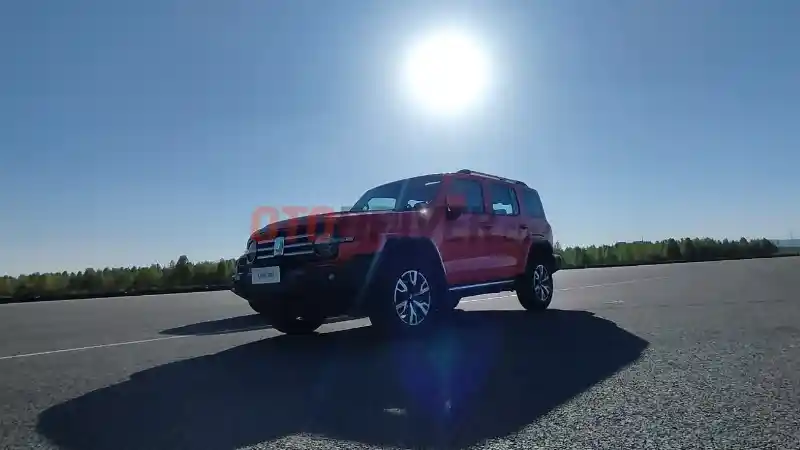 Gwm Tank 500:  Game Changer? Australian First Drive Review (Video) - t421dh1